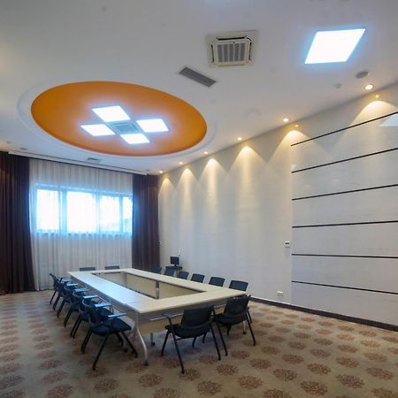 Grand Voyage Hotel Alma-Ata Buitenkant foto