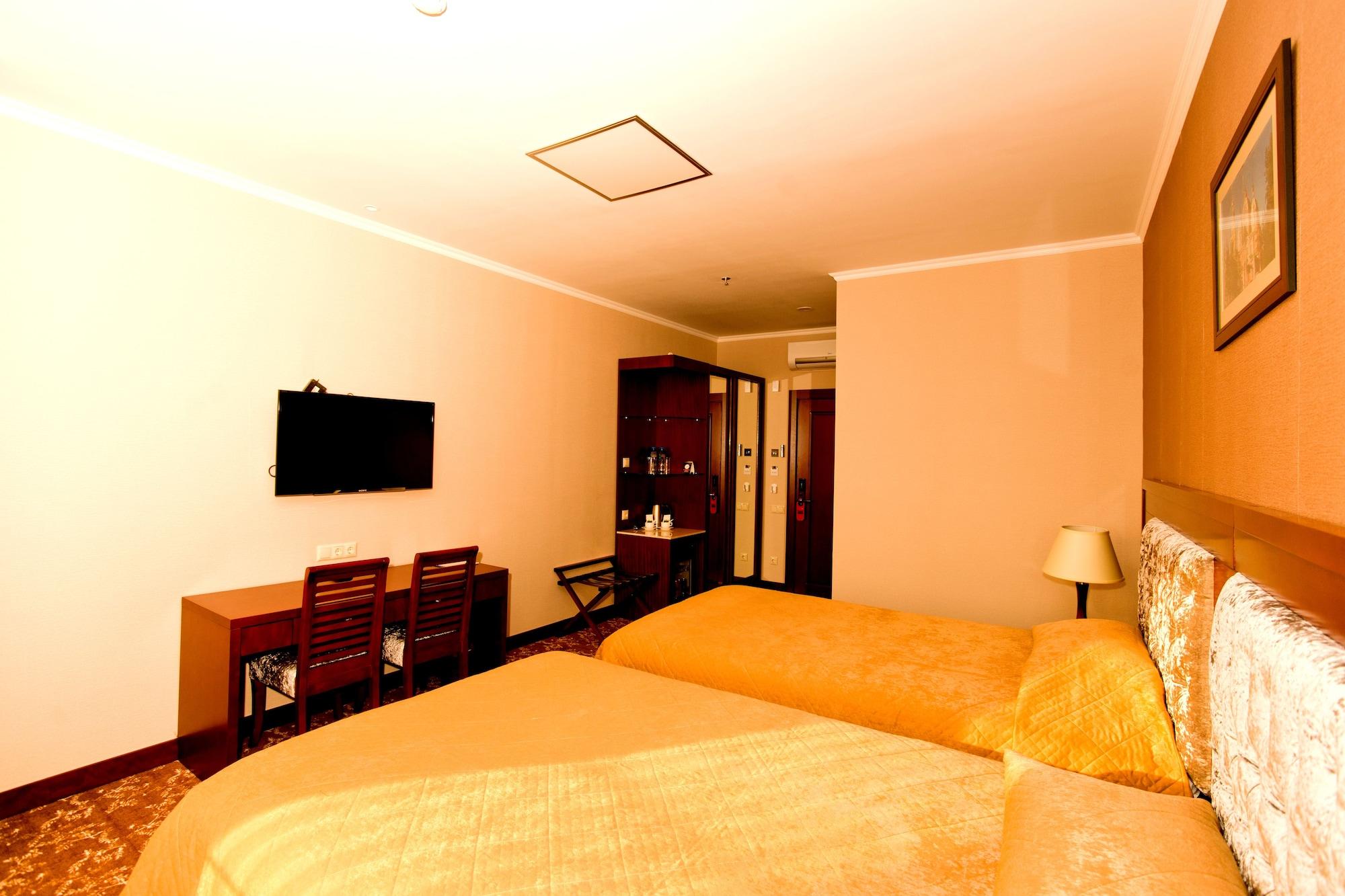 Grand Voyage Hotel Alma-Ata Buitenkant foto