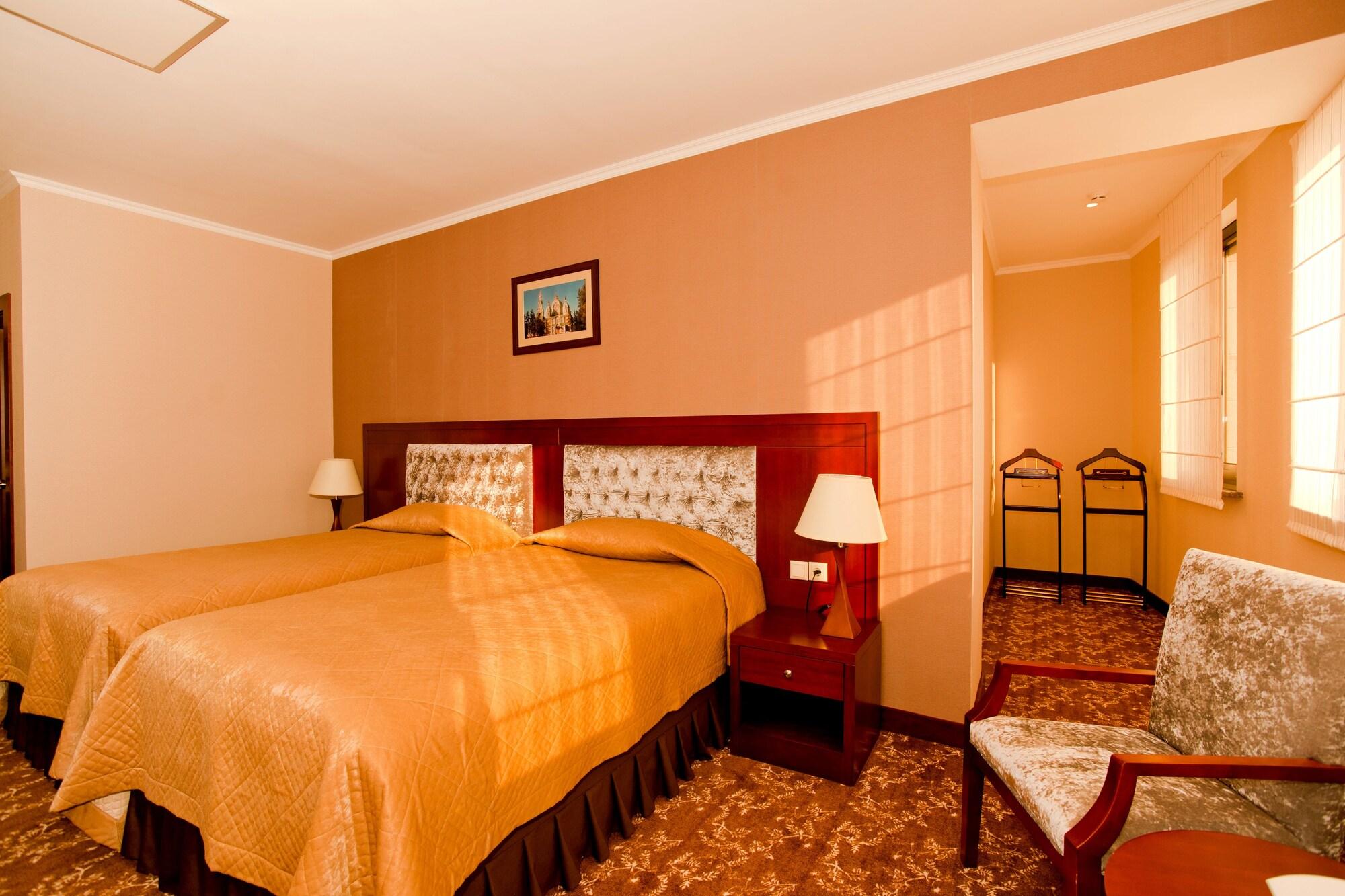 Grand Voyage Hotel Alma-Ata Buitenkant foto