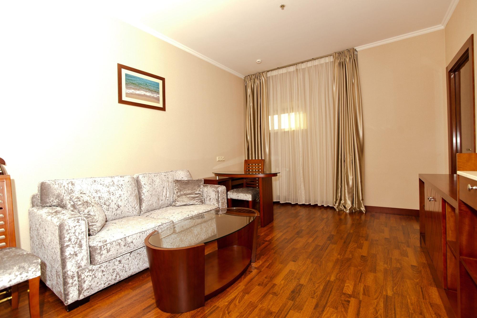 Grand Voyage Hotel Alma-Ata Buitenkant foto