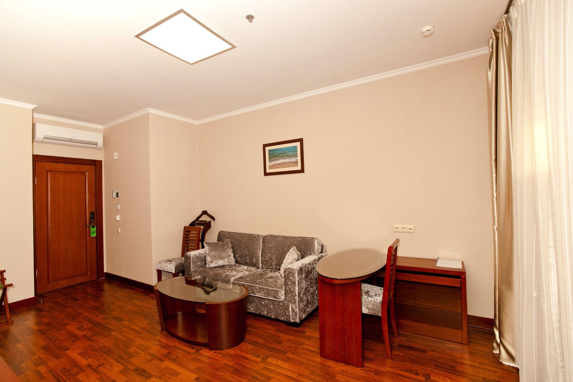 Grand Voyage Hotel Alma-Ata Buitenkant foto