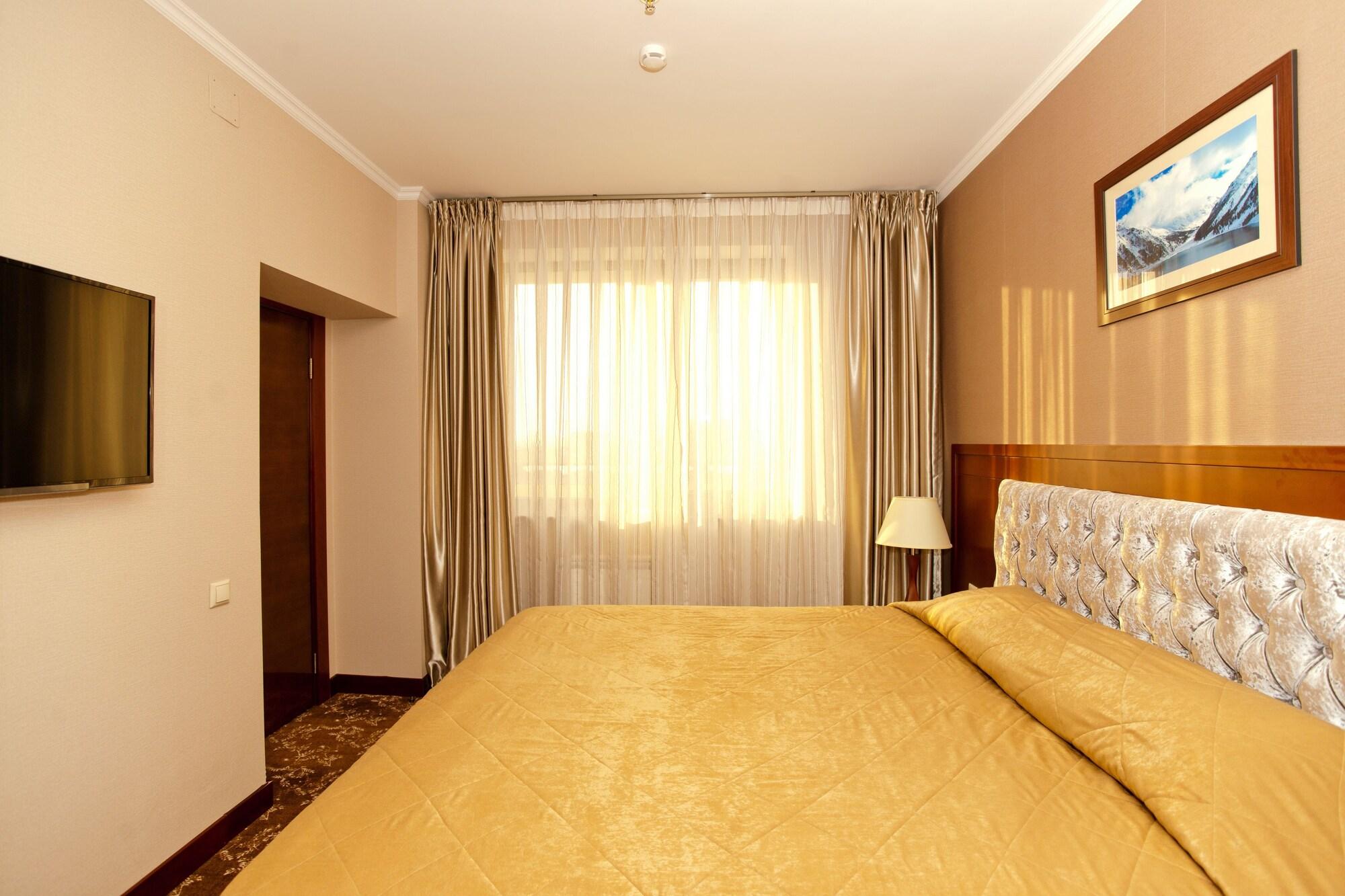 Grand Voyage Hotel Alma-Ata Buitenkant foto
