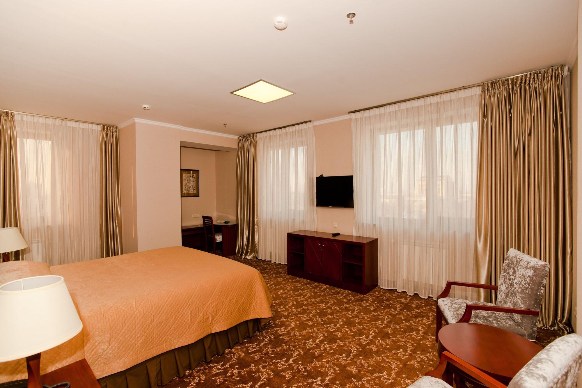 Grand Voyage Hotel Alma-Ata Buitenkant foto