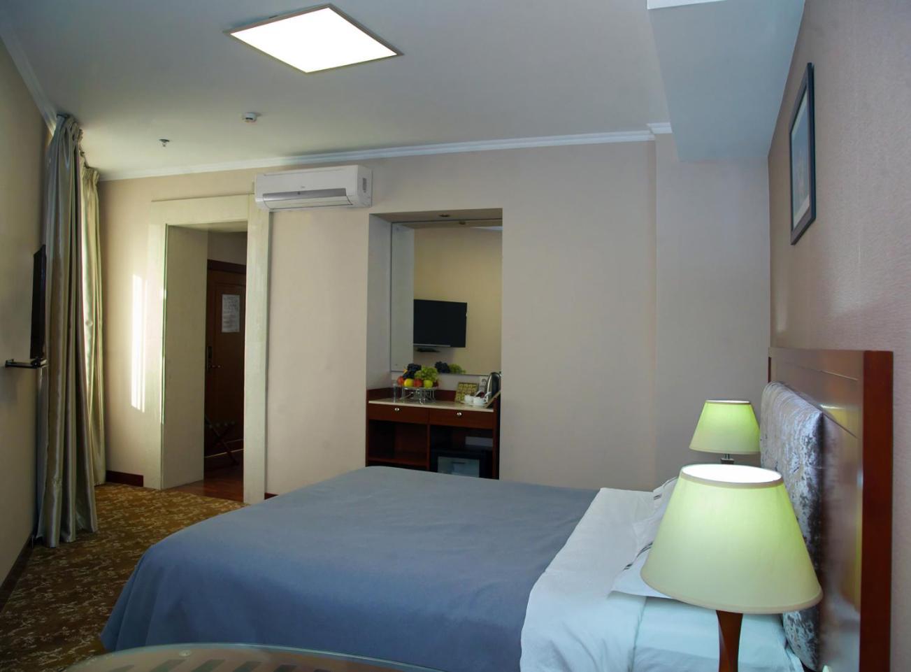 Grand Voyage Hotel Alma-Ata Buitenkant foto