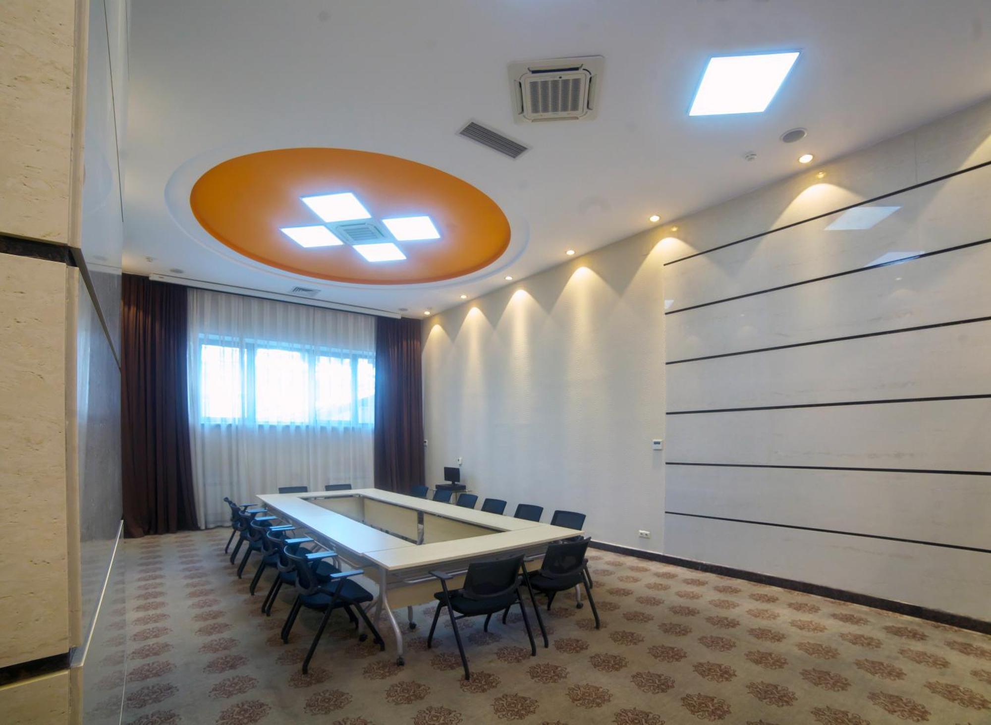 Grand Voyage Hotel Alma-Ata Buitenkant foto