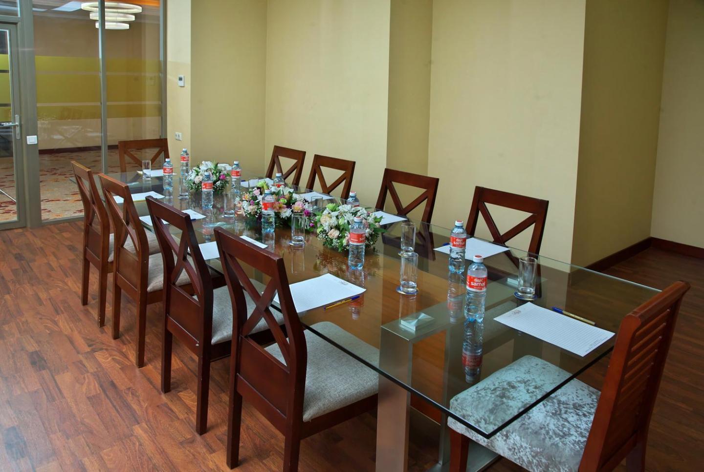 Grand Voyage Hotel Alma-Ata Buitenkant foto