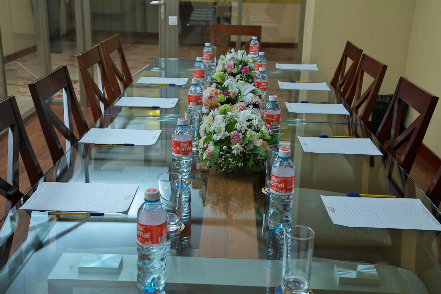 Grand Voyage Hotel Alma-Ata Buitenkant foto