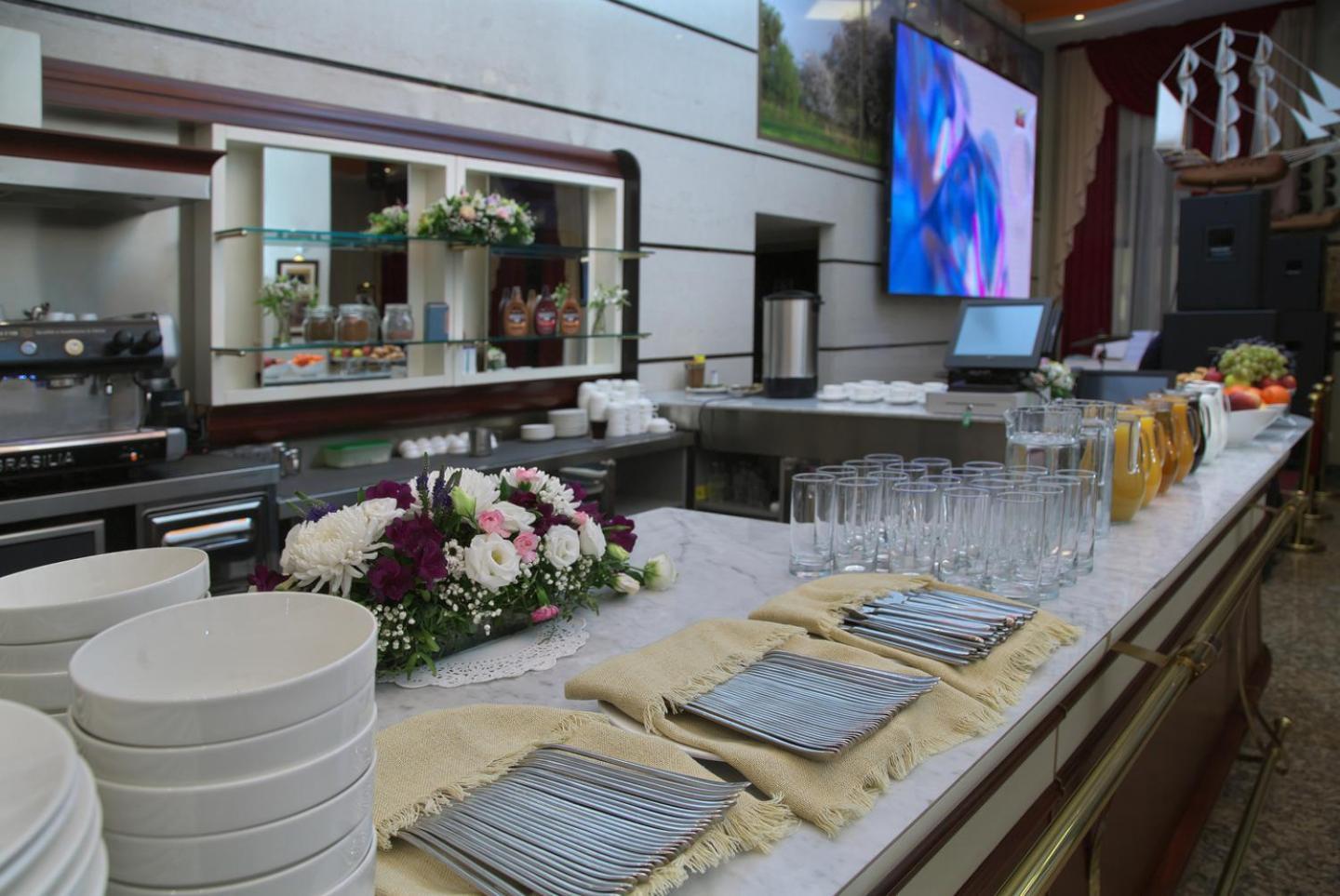 Grand Voyage Hotel Alma-Ata Buitenkant foto
