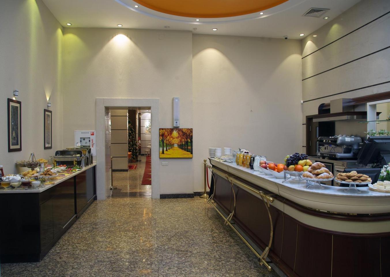 Grand Voyage Hotel Alma-Ata Buitenkant foto