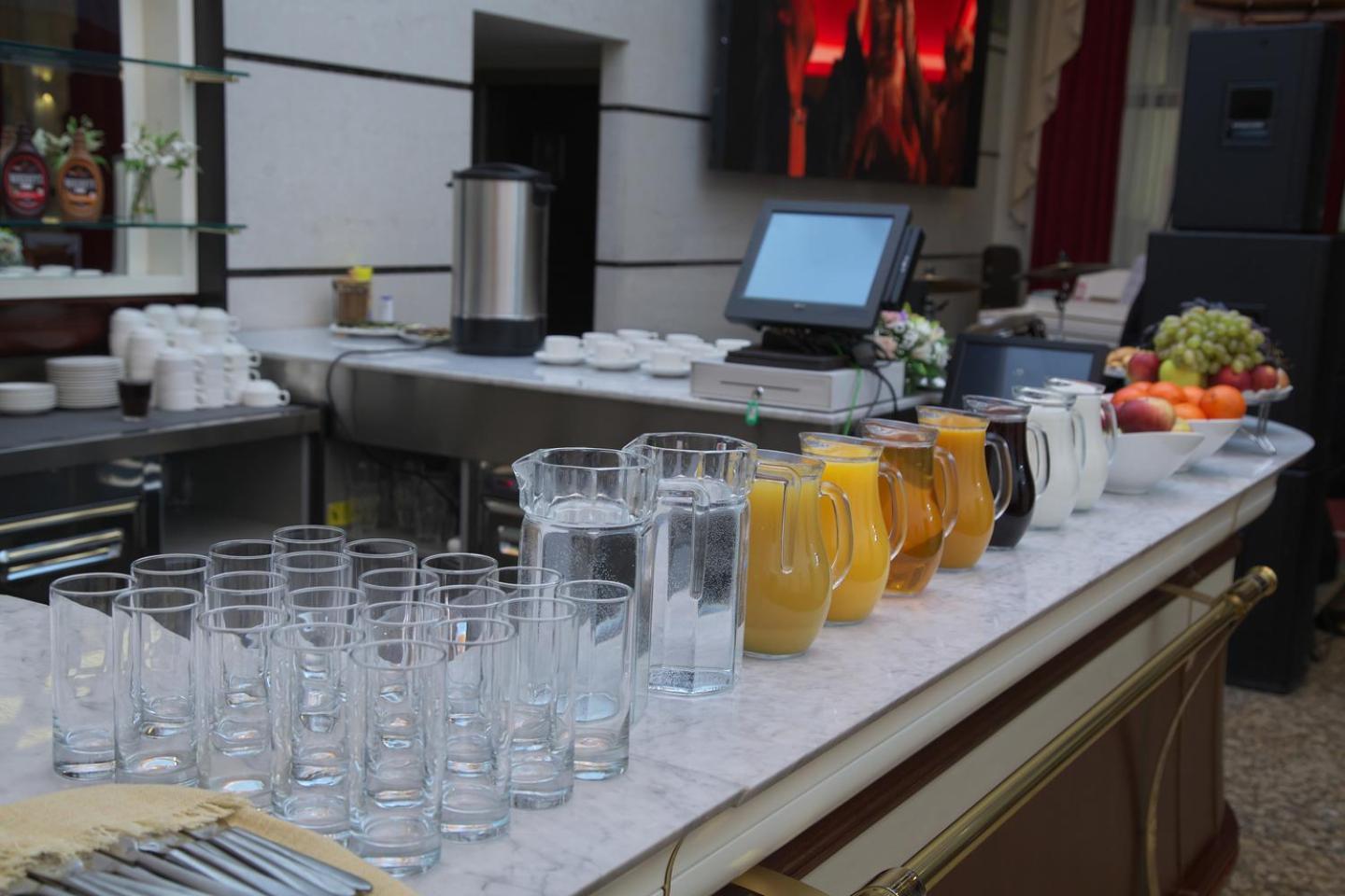 Grand Voyage Hotel Alma-Ata Buitenkant foto