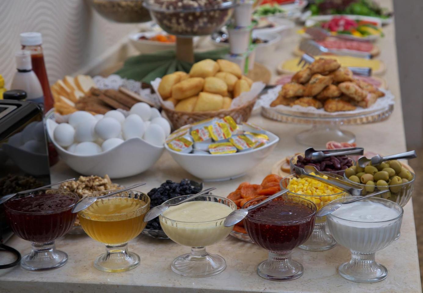 Grand Voyage Hotel Alma-Ata Buitenkant foto