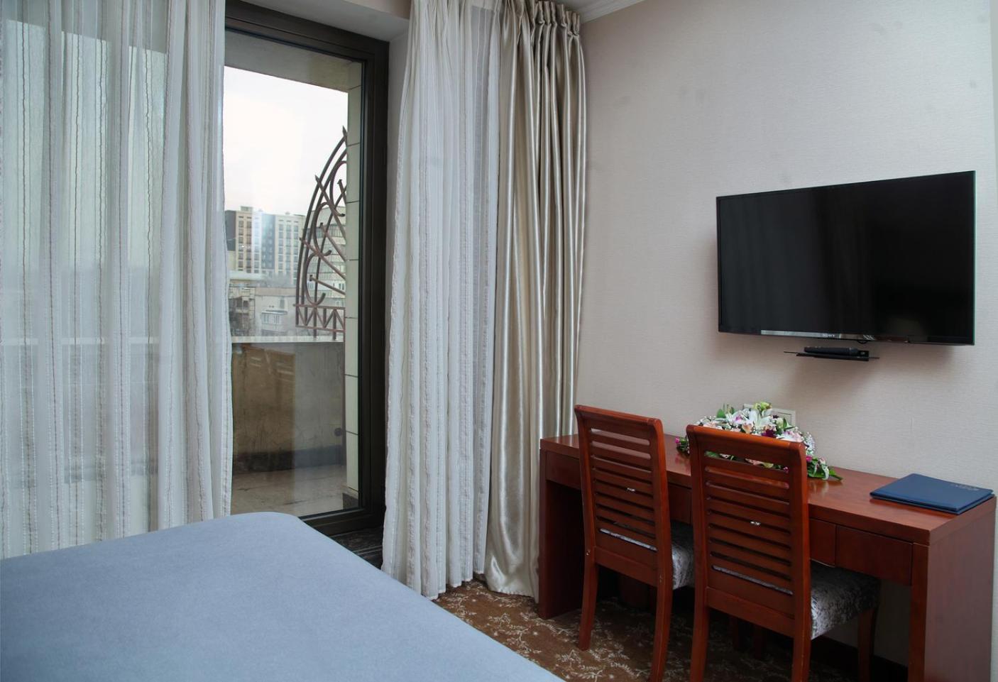 Grand Voyage Hotel Alma-Ata Buitenkant foto