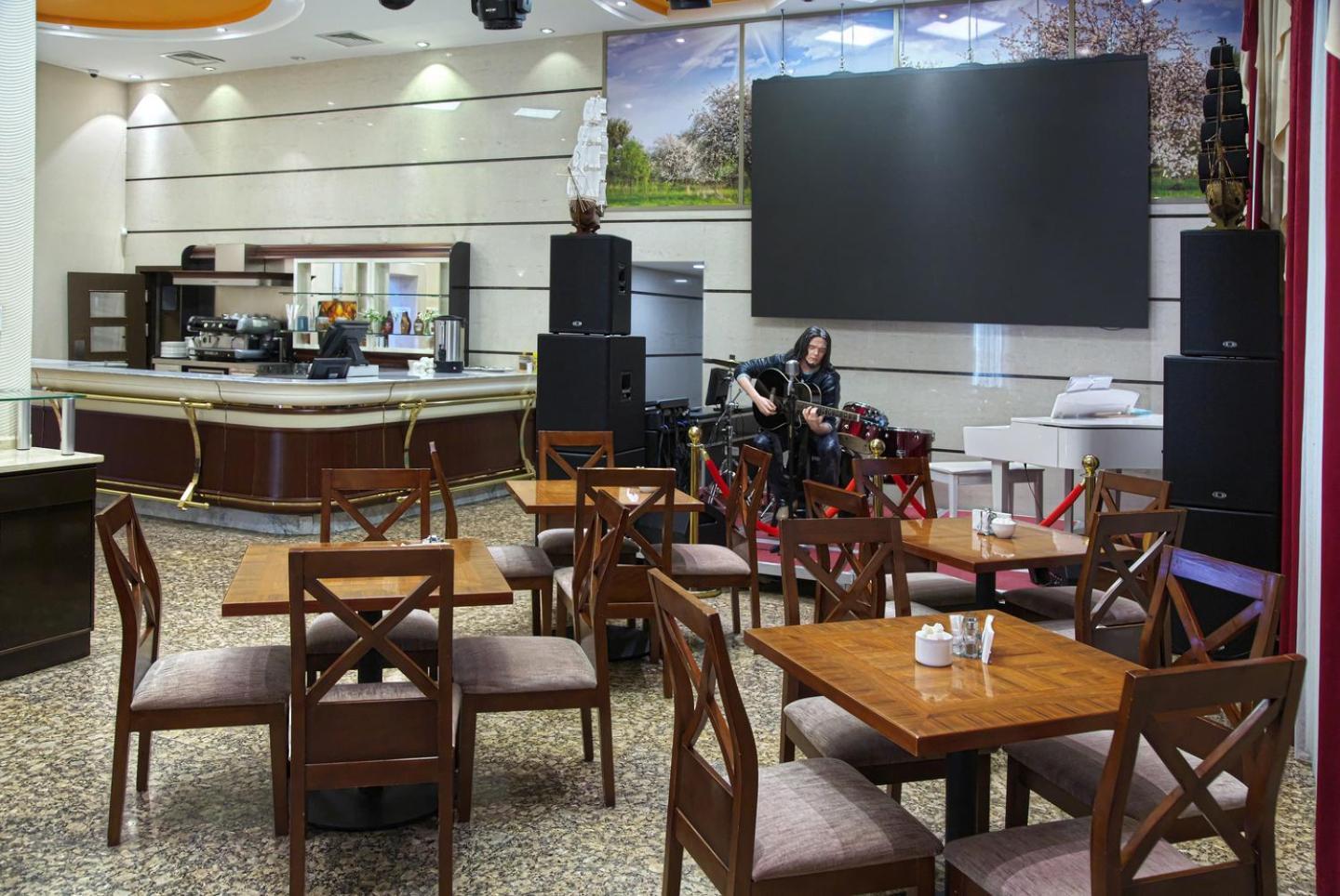 Grand Voyage Hotel Alma-Ata Buitenkant foto