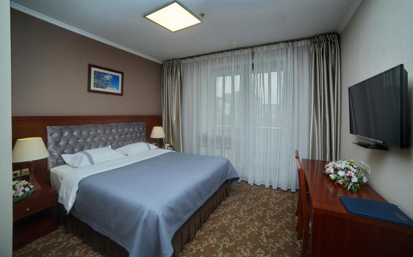 Grand Voyage Hotel Alma-Ata Buitenkant foto