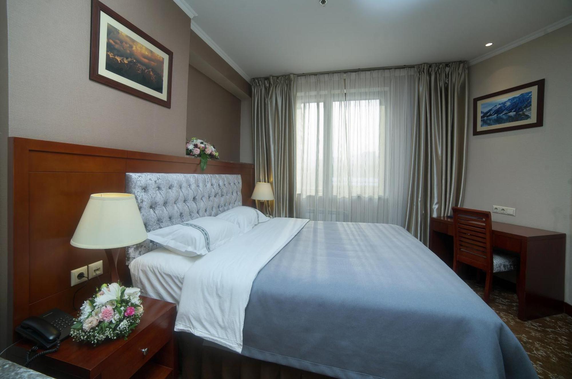 Grand Voyage Hotel Alma-Ata Kamer foto