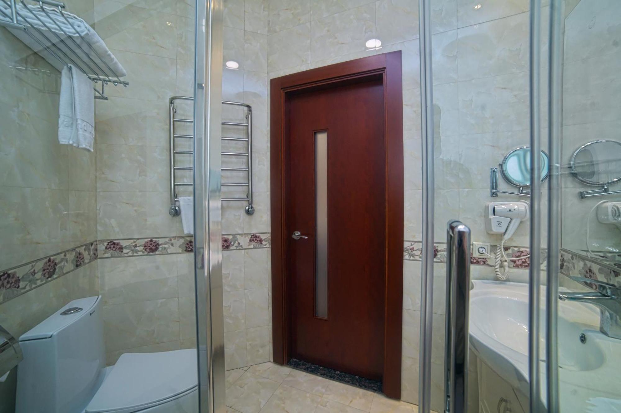 Grand Voyage Hotel Alma-Ata Buitenkant foto