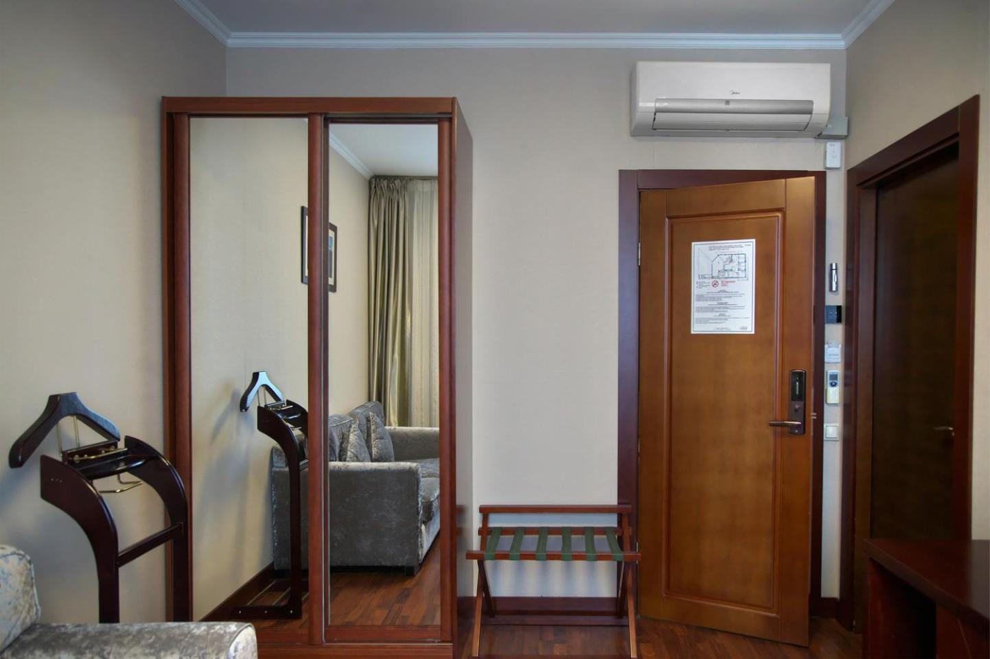 Grand Voyage Hotel Alma-Ata Buitenkant foto