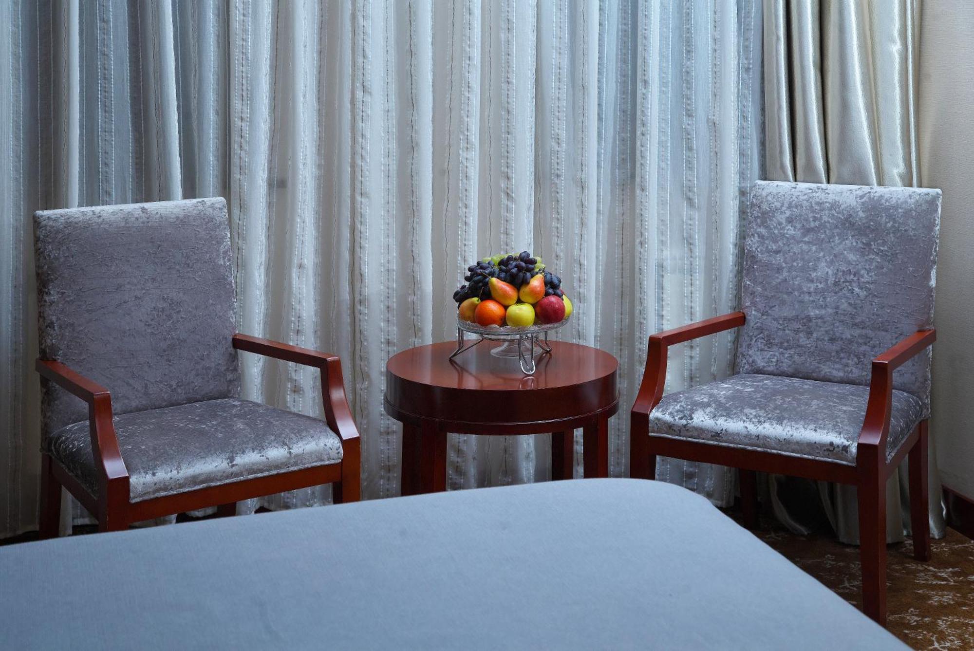 Grand Voyage Hotel Alma-Ata Buitenkant foto
