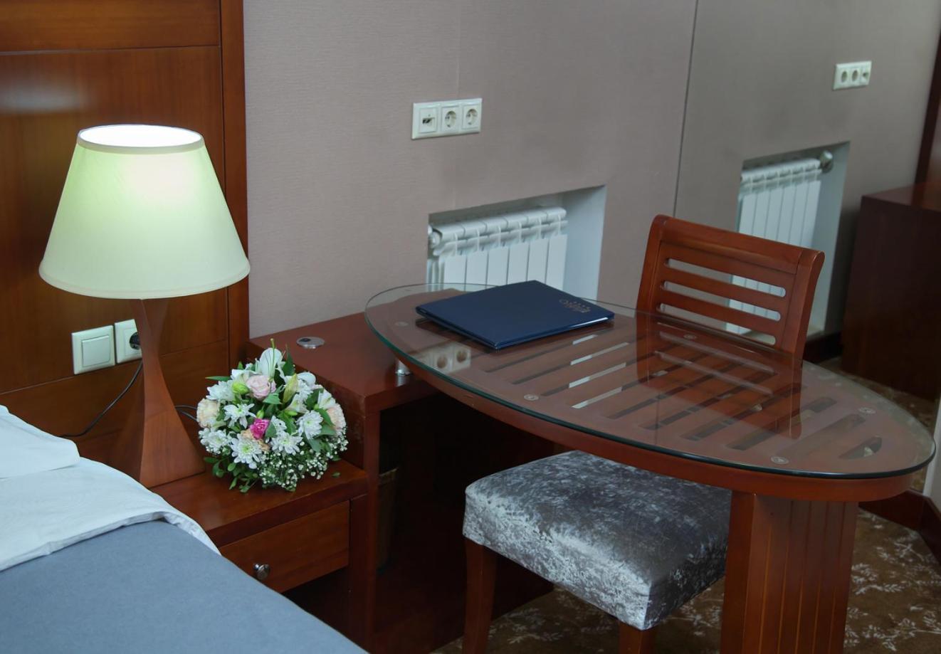 Grand Voyage Hotel Alma-Ata Buitenkant foto