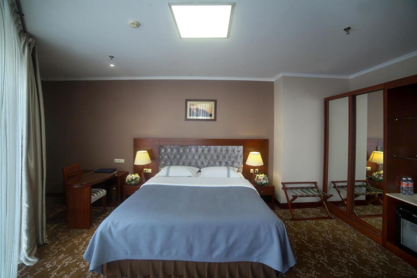 Grand Voyage Hotel Alma-Ata Buitenkant foto