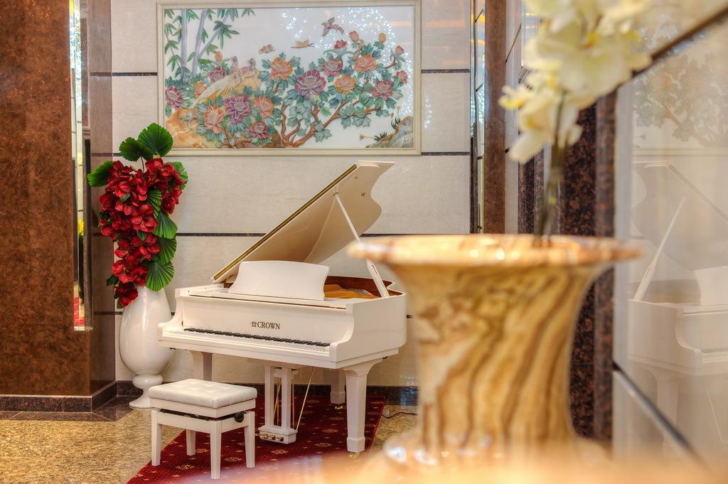 Grand Voyage Hotel Alma-Ata Buitenkant foto