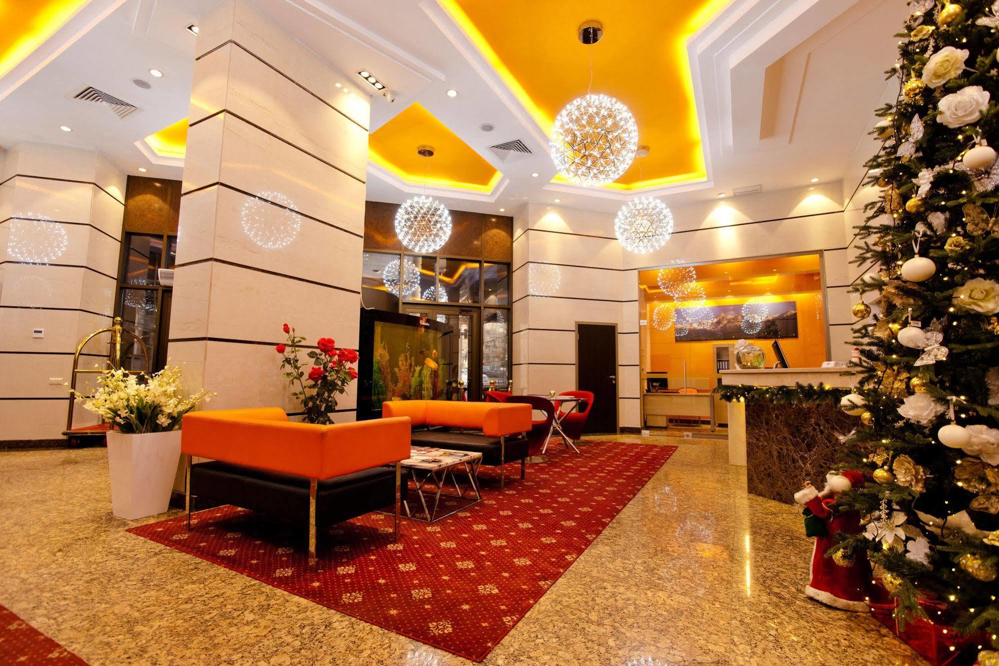 Grand Voyage Hotel Alma-Ata Buitenkant foto