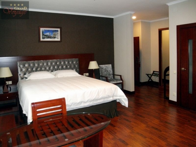 Grand Voyage Hotel Alma-Ata Buitenkant foto